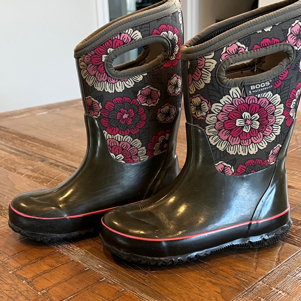 Bogs Kids' Floral Pansies Rain Boots - green and Pink